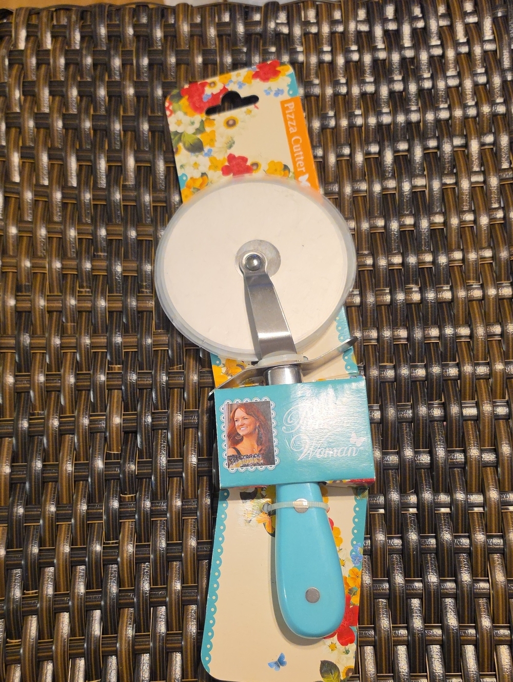 The Pioneer Woman Blue Turquoise Pizza Cutter with Stainless Wheel